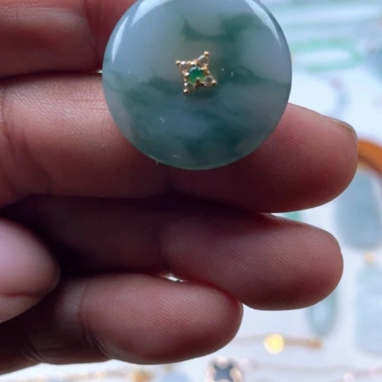 翡翠未镶嵌颈饰翡翠兰花平安扣