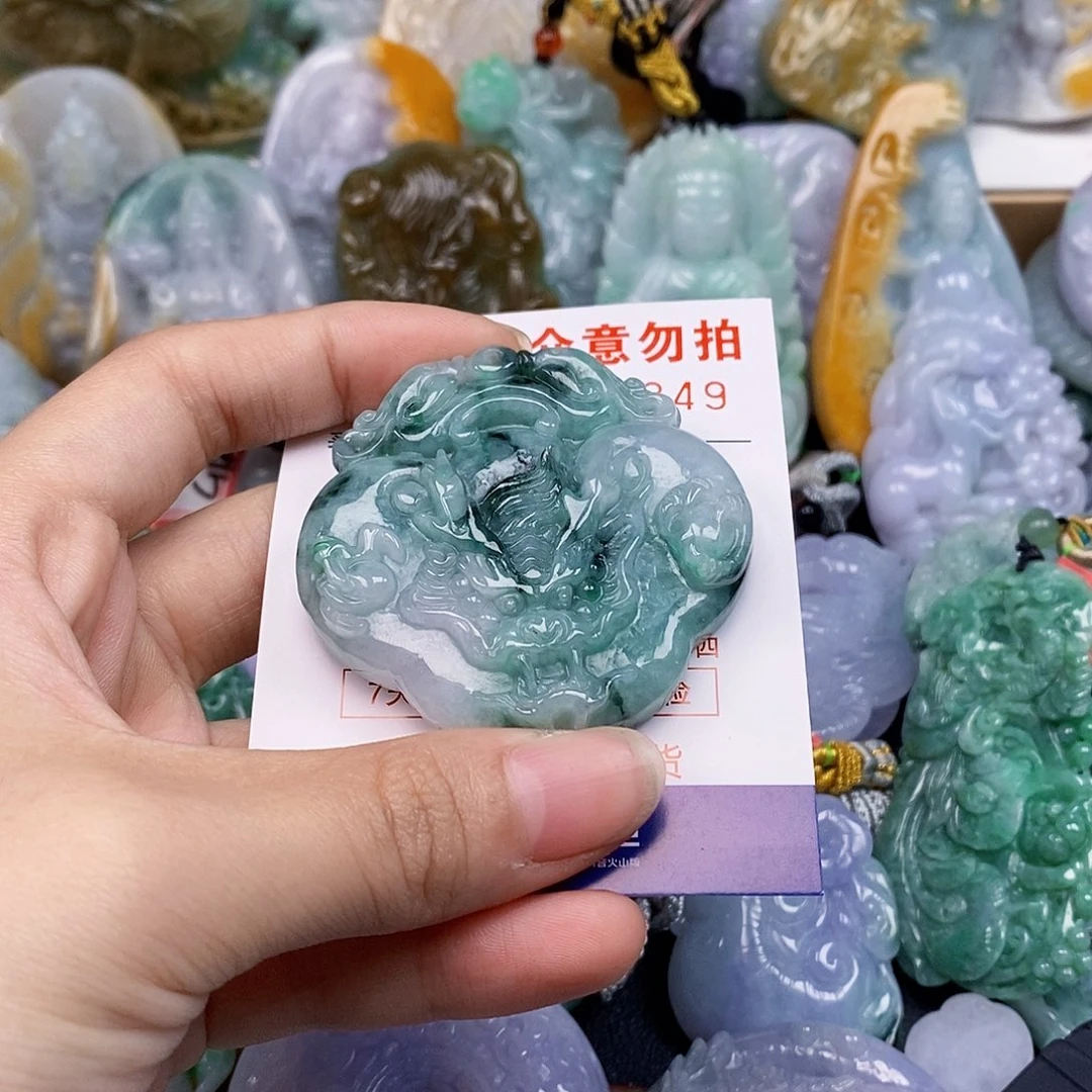 吊坠(不含链)未镶嵌翡翠
