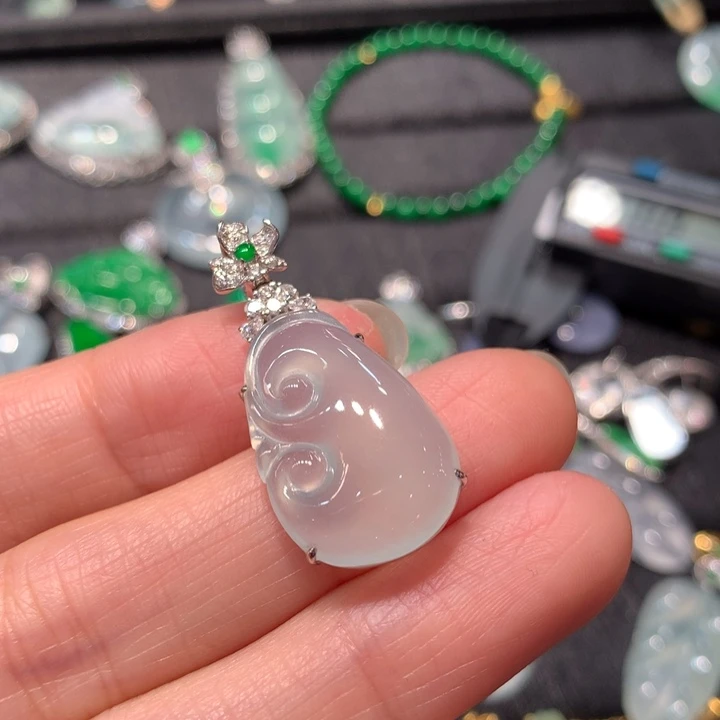 【闪购商品】颈饰18K金镶嵌翡翠翡翠