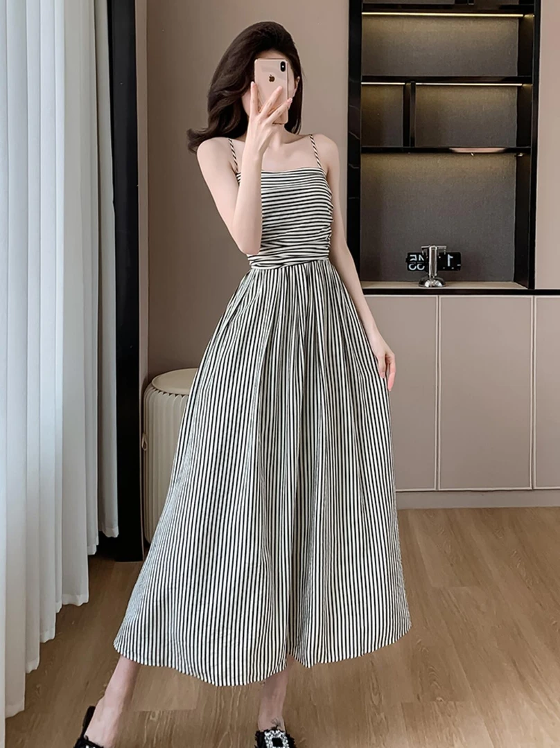 2025新款夏季度假法式条纹吊带连衣裙子女高级感气质掐腰长裙2090