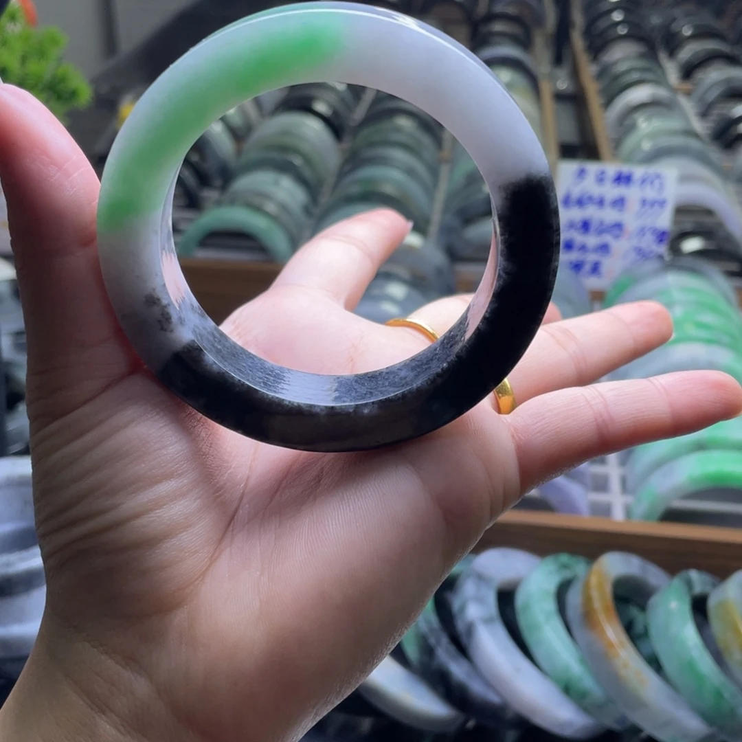 定制翡翠未镶嵌翡翠手镯