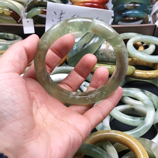 蛇纹石玉手镯未镶嵌?****