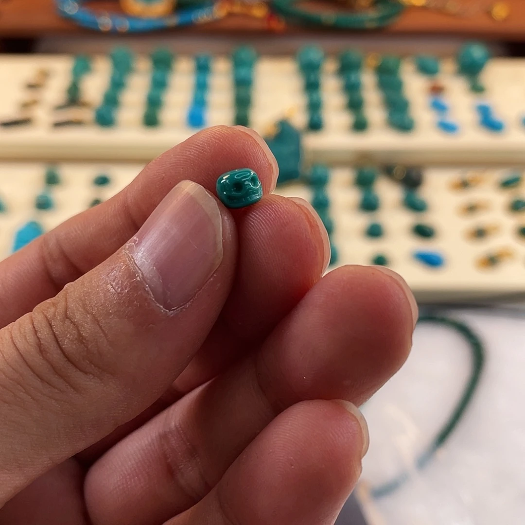 绿松石未镶嵌颈饰