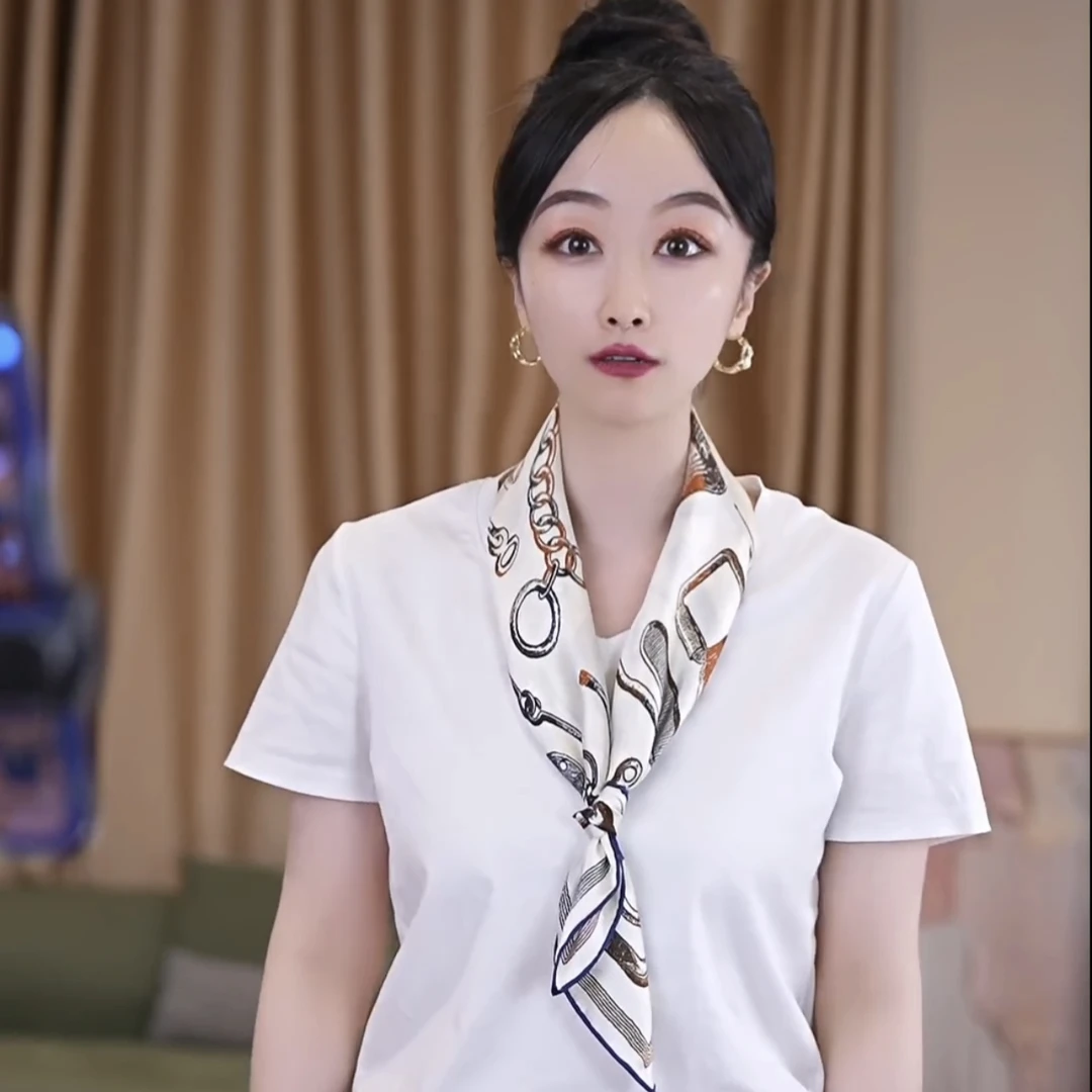 100纯桑蚕丝提花斜纹绸65小方巾真丝围巾女款时尚丝巾马具故事