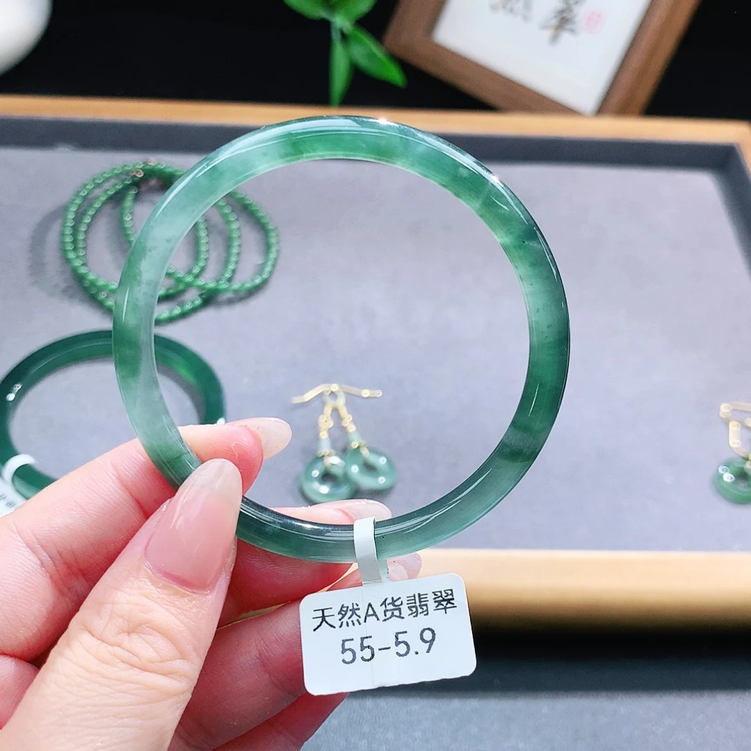 翡翠手镯（圆镯）未镶嵌