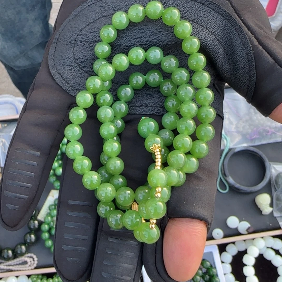 和田玉未镶嵌颈饰卡八米