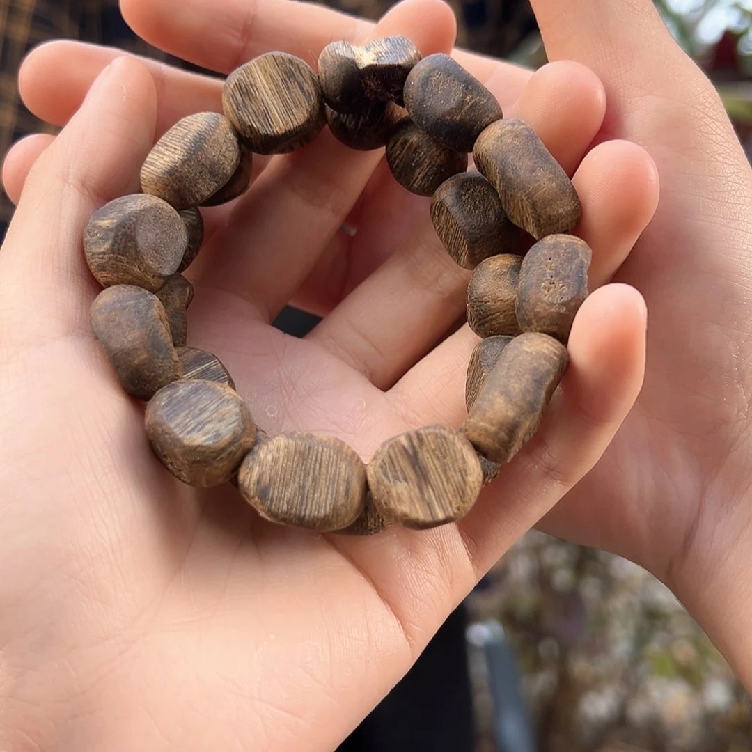 沉香手串用****2红骨凹身多样性发货一条13克➕卡1.3