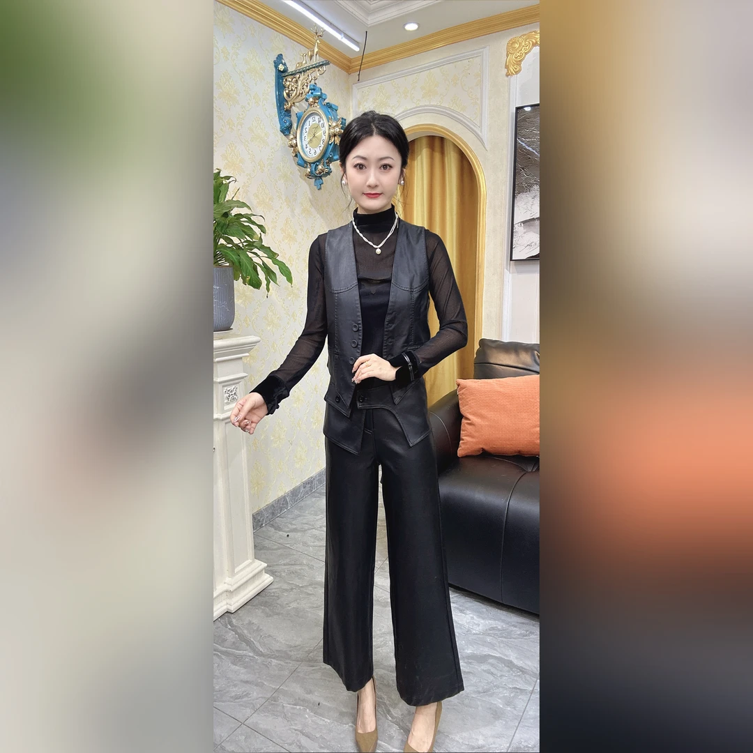 (6923)雅伊裳品家2025年秋冬新款气质简约显瘦蛋白皮美背马夹女