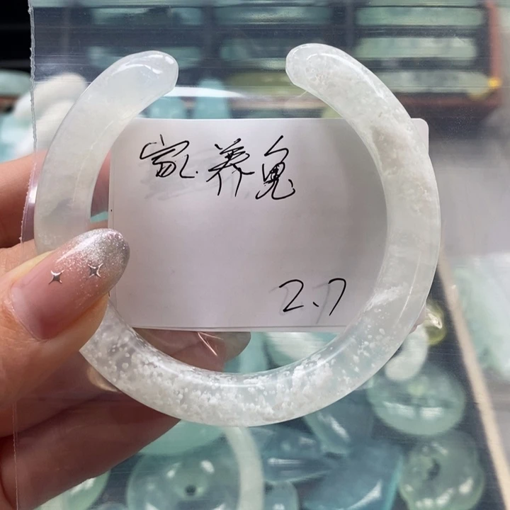 蛇纹石玉手镯未镶嵌家*兔
