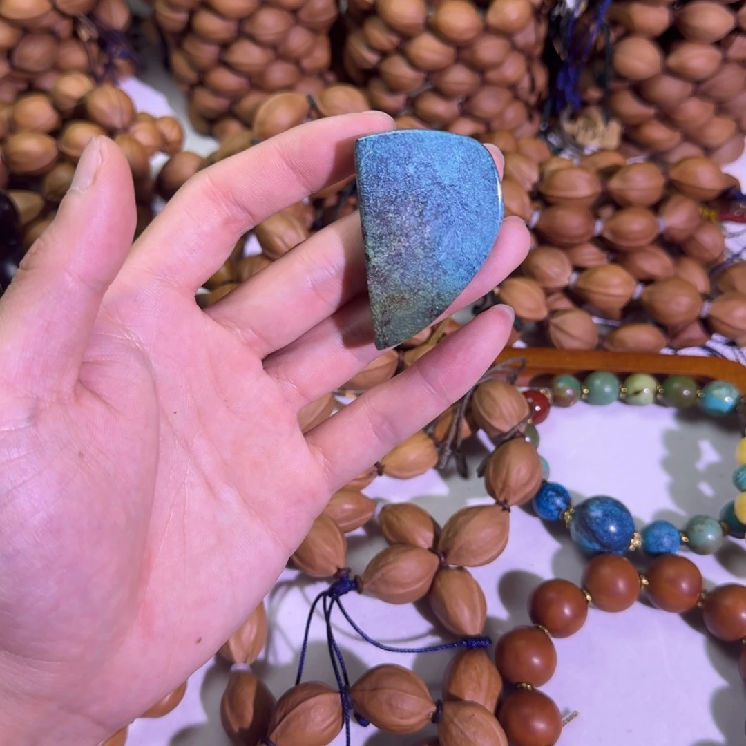 橄榄核吊坠绿石头