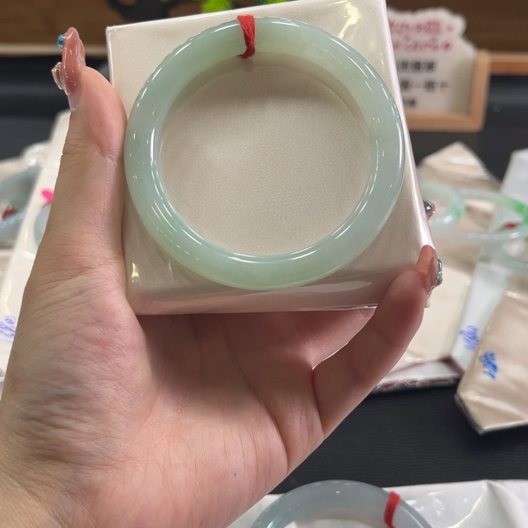 翡翠未镶嵌手镯55葡萄肉