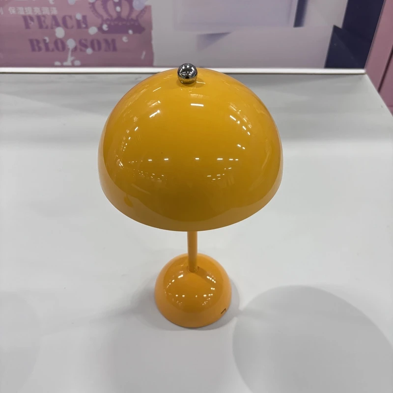 北欧设计师蘑菇台灯创意丹麦复古卧室床头高级感充电触摸花苞台灯