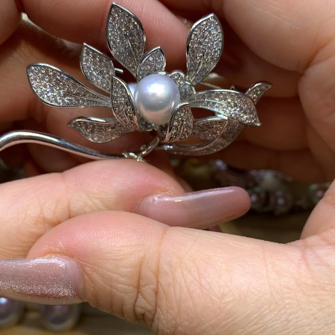 未镶嵌胸饰海水珍珠