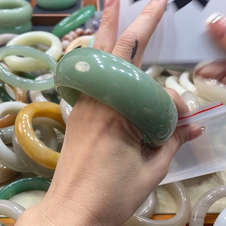 懂***你石英质玉未镶嵌珠宝奇石64