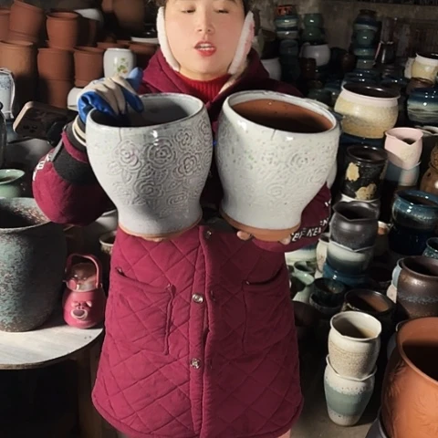 口18高20瑕疵口裂盆子。