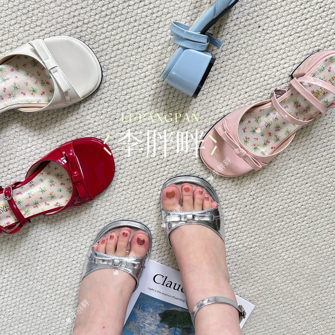 【有运费补贴】李胖胖法式加宽露趾蝴蝶结粗跟裙子简约一字带凉鞋