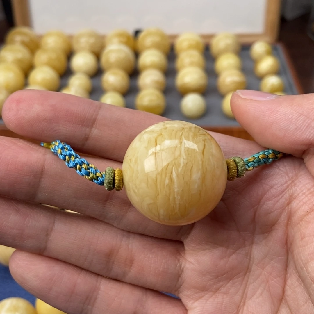 迪***皮琥珀未镶嵌裸石蜜蜡