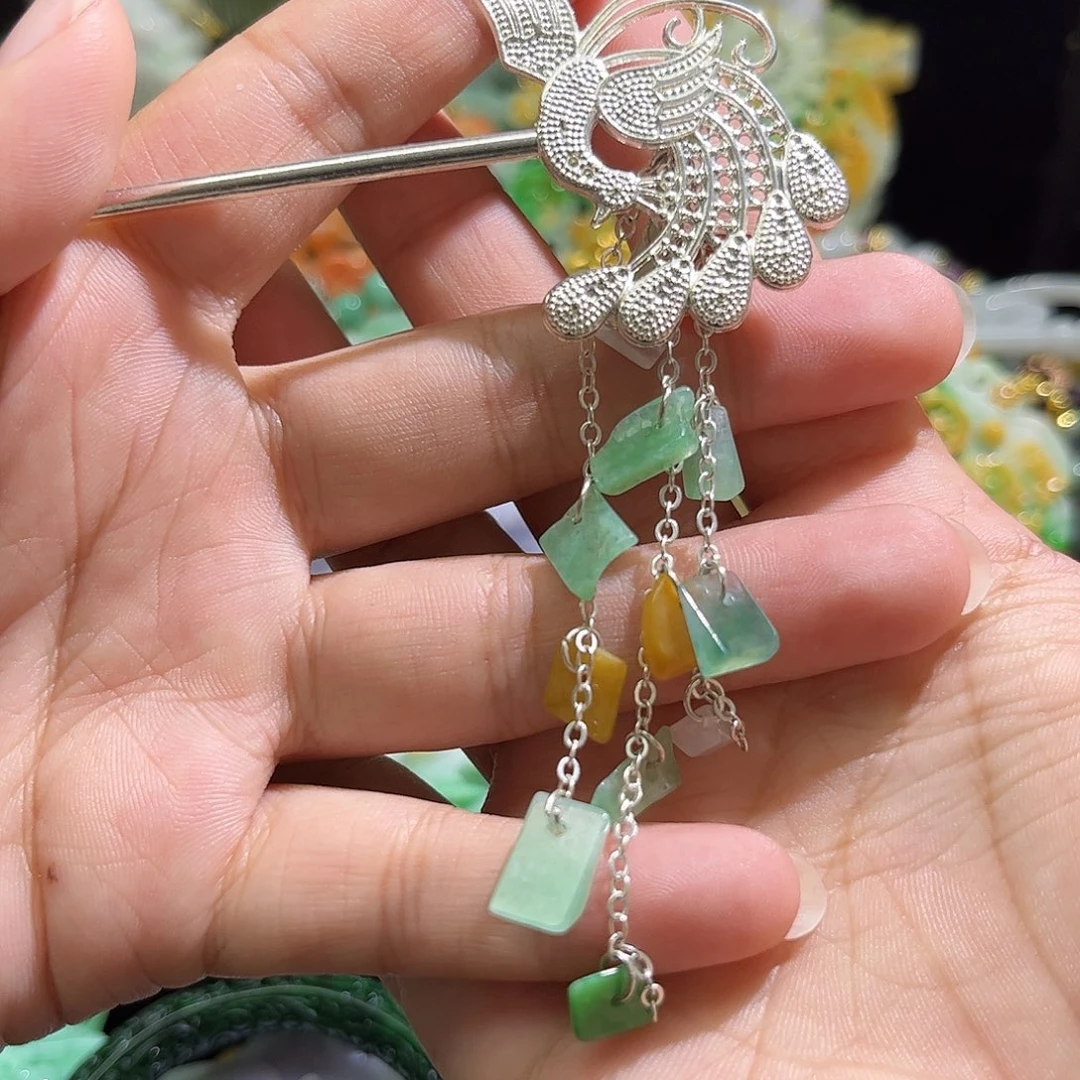 翡翠未镶嵌颈饰待编织