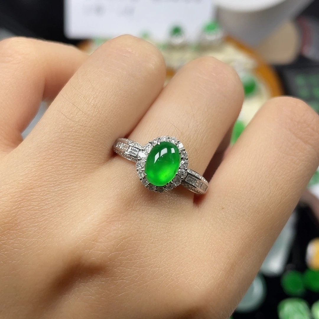 翡翠18K金镶嵌颈饰戒指