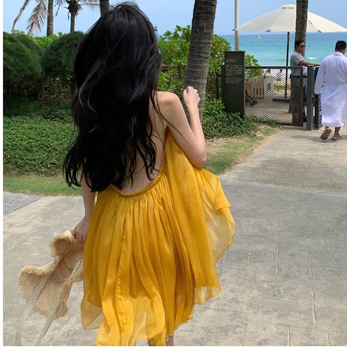 泰国三亚旅游拍照黄色露背小个子沙滩短裙绝美海边度假连衣裙超仙
