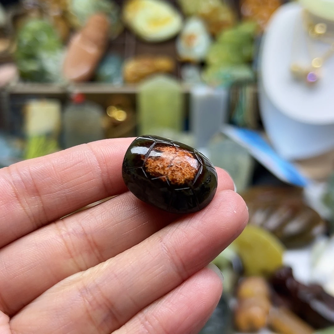 冷***器岫岩河磨玉（透闪石质玉）未镶嵌颈饰河磨玉富甲