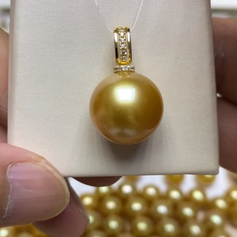 18K金镶嵌颈饰海水珍珠