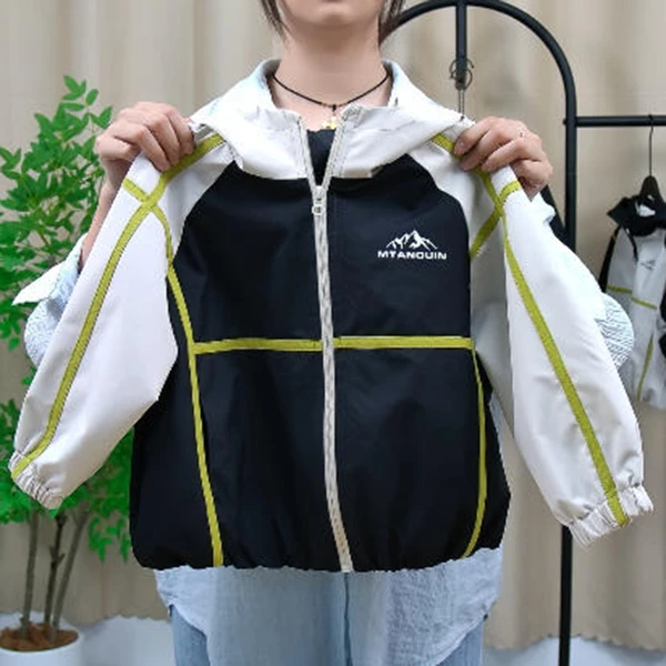 男童冲锋衣春秋款2025秋季新款童装女孩氧气时尚撞色儿童连帽外套