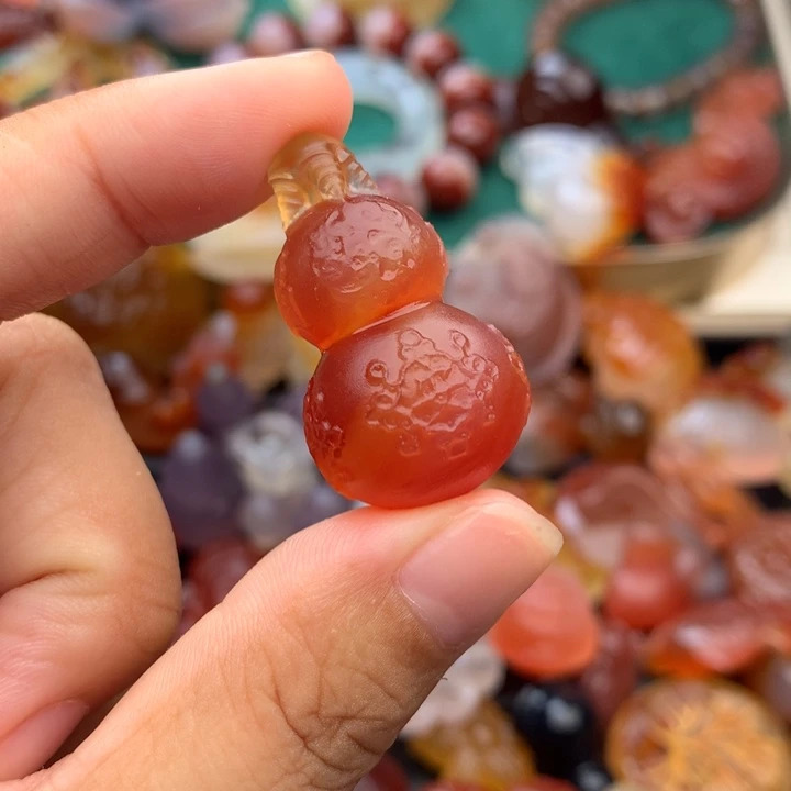 秋***浅玛瑙/玉髓颈饰未镶嵌