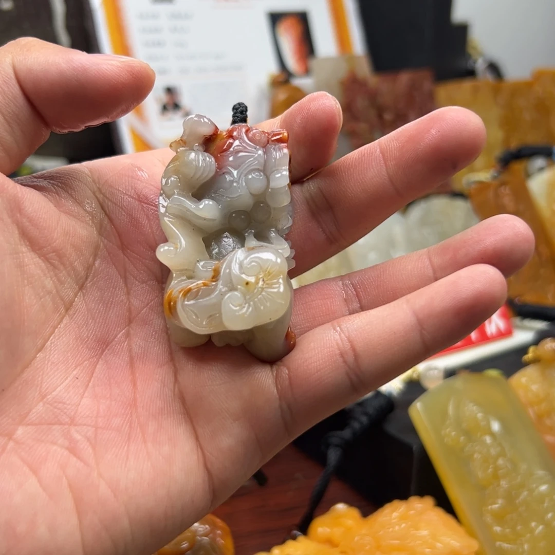 未镶嵌石英质玉（黄龙玉）多样性发货，发其一