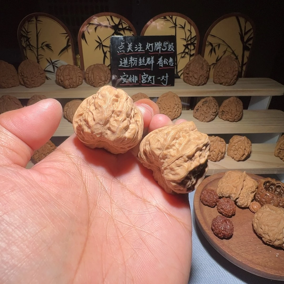 吊坠文玩核桃蛤蟆头（黄尖正常）