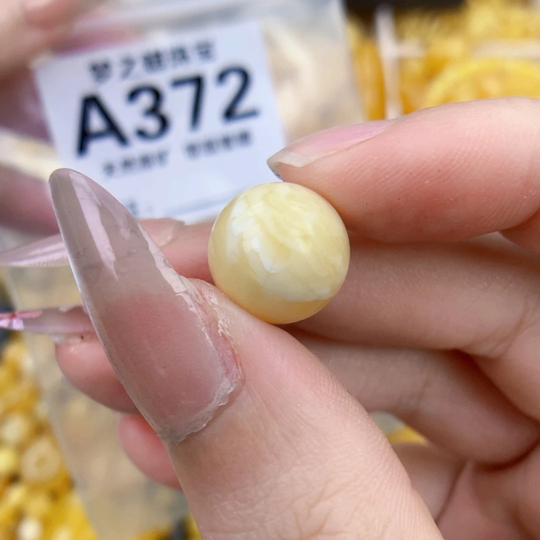 未镶嵌琥珀珠宝奇石12.7