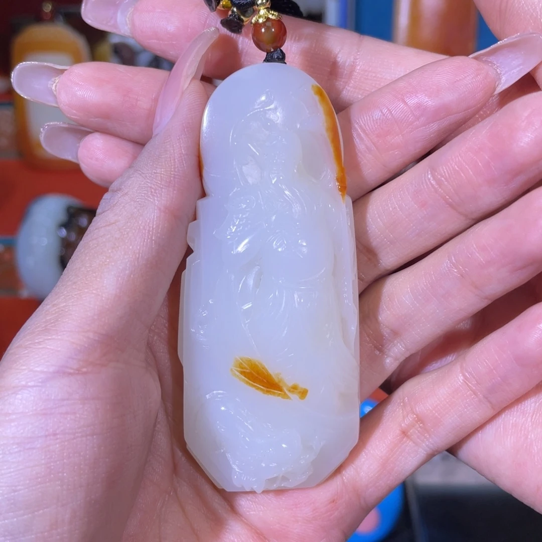 君***洺和田玉未镶嵌把件