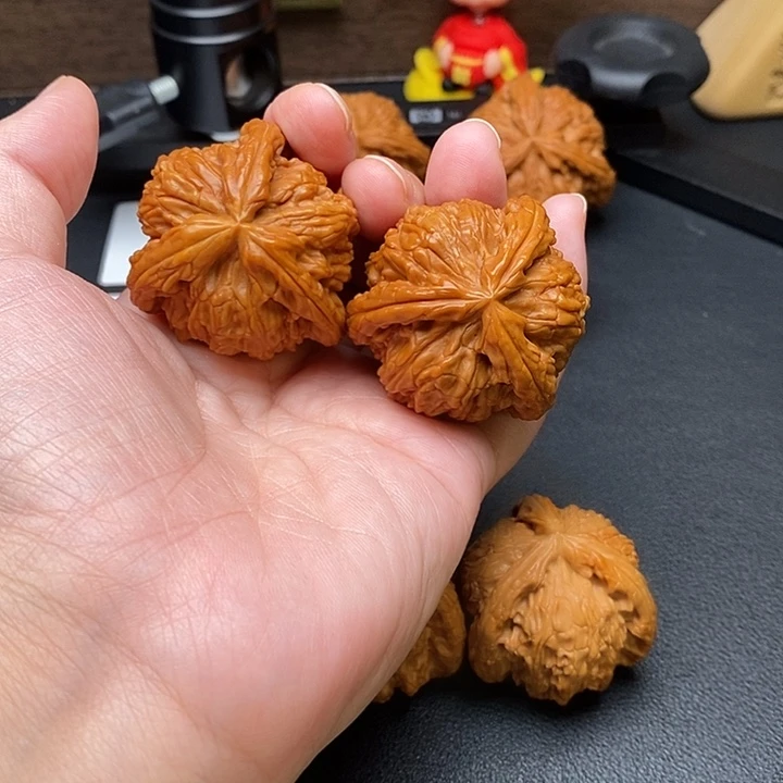 裸***牛把件文玩核桃白奔