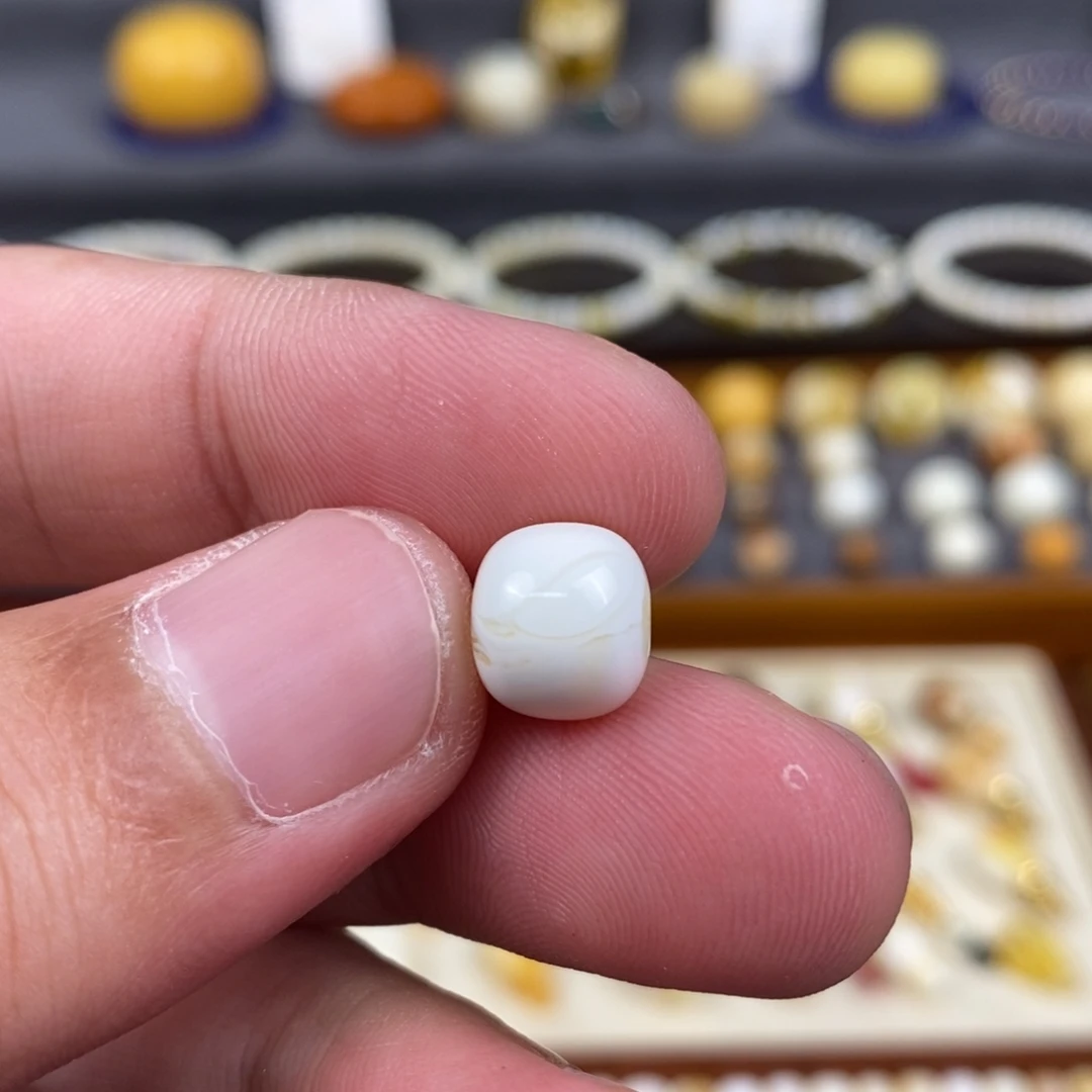 琢***冉裸石蜜蜡未镶嵌配饰