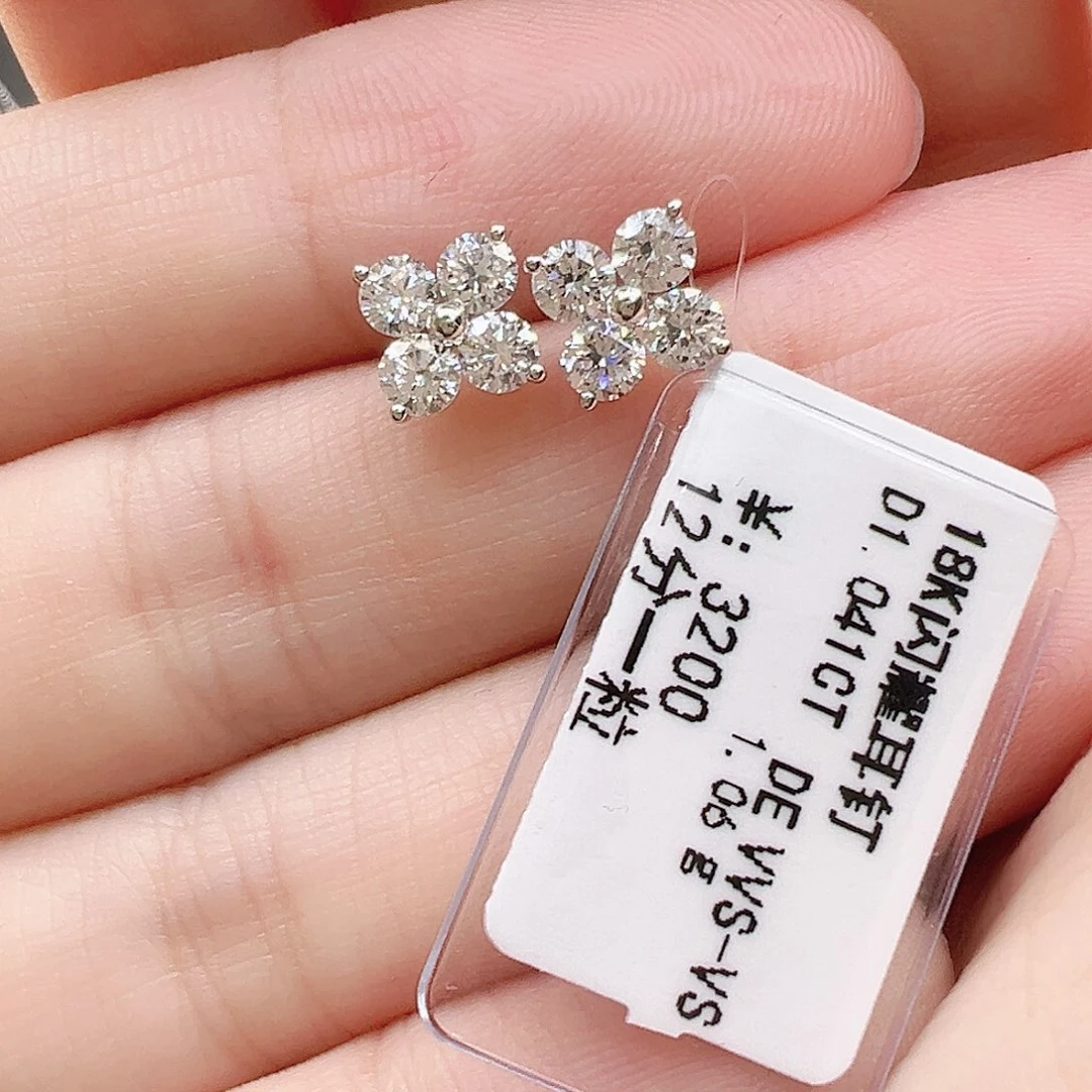 你***里实验室培育钻石套链18K金镶嵌单颗12分，四叶草耳钉k白