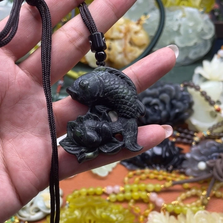 蛇纹石玉未镶嵌颈饰