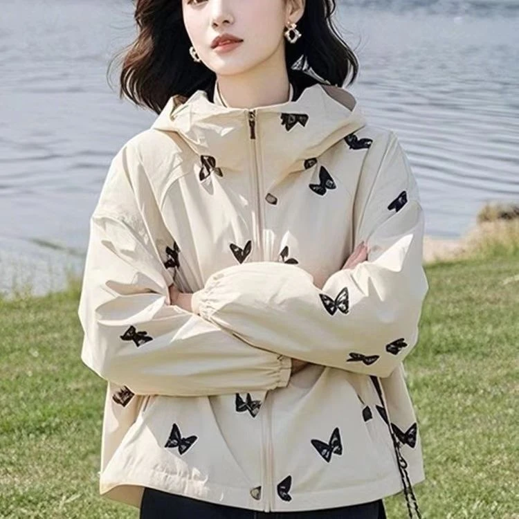 超火女士2025春秋独特超好看减龄漂亮洋气小个子短款百搭连帽外套
