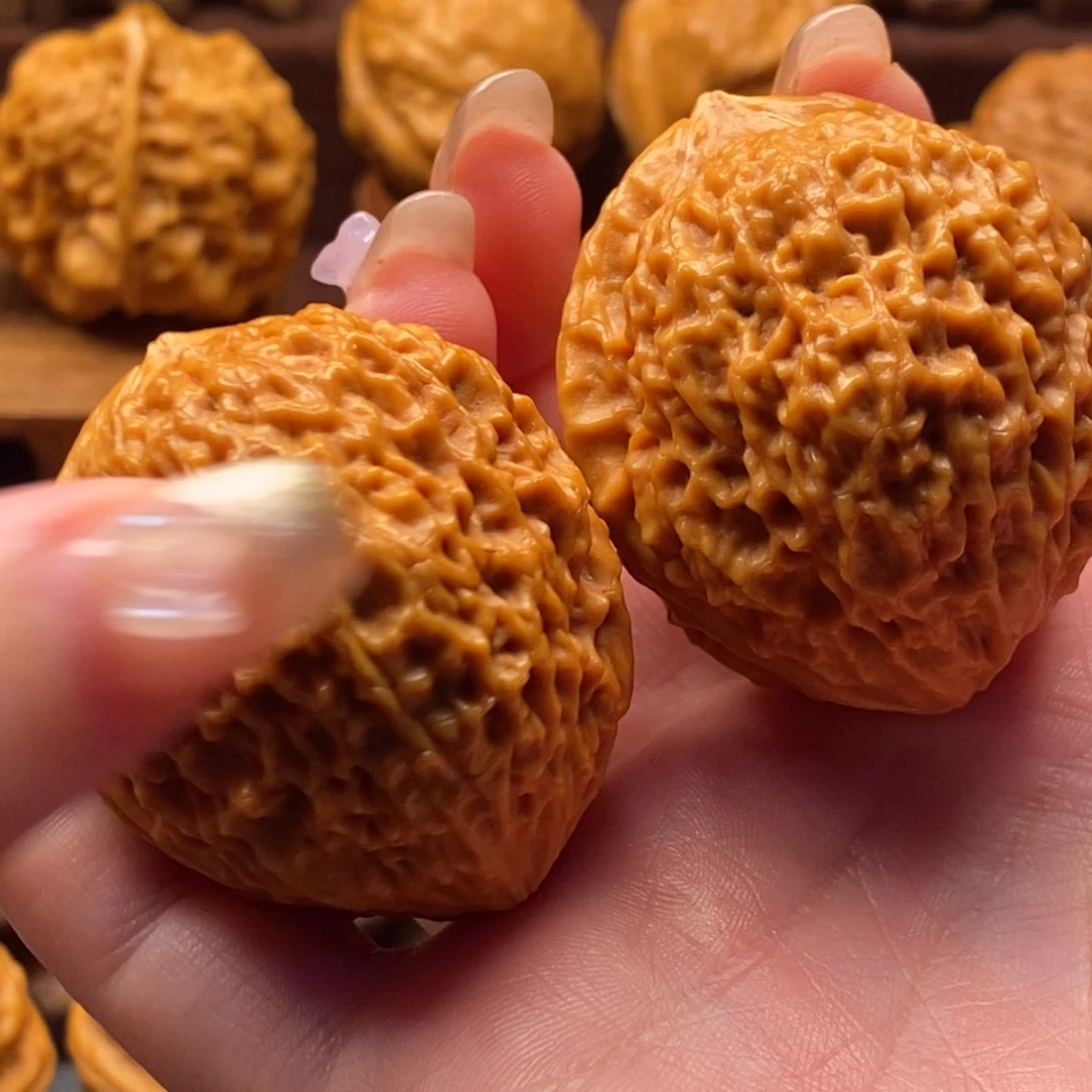 ，***，文玩核桃吊坠46珊瑚纹铁绣球