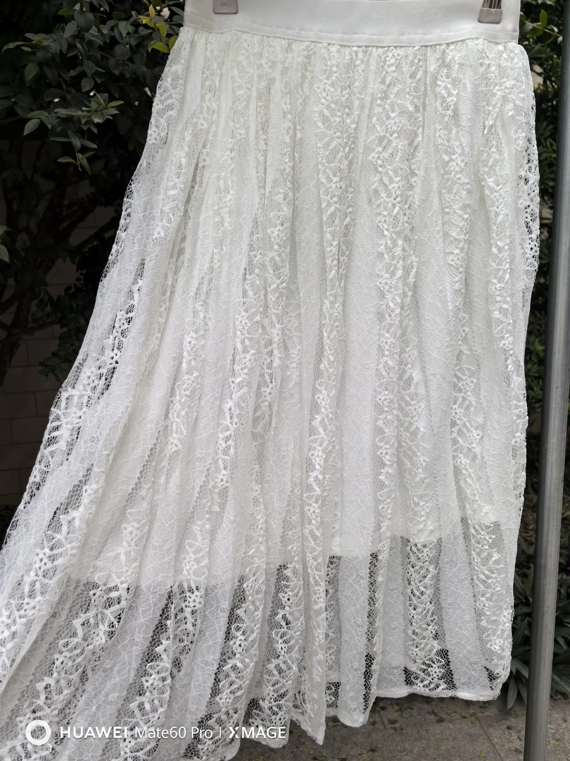 白色软蕾丝半身裙