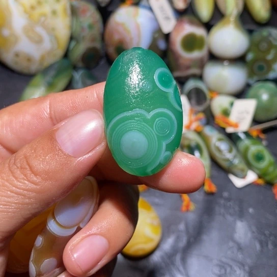 石英质玉未镶嵌珠宝半成品淡****云