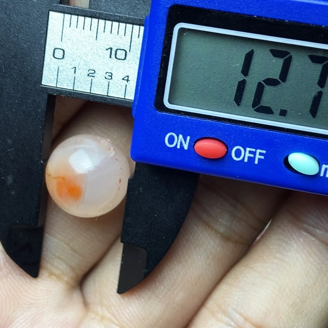 南红玛瑙未镶嵌配饰有瑕疵