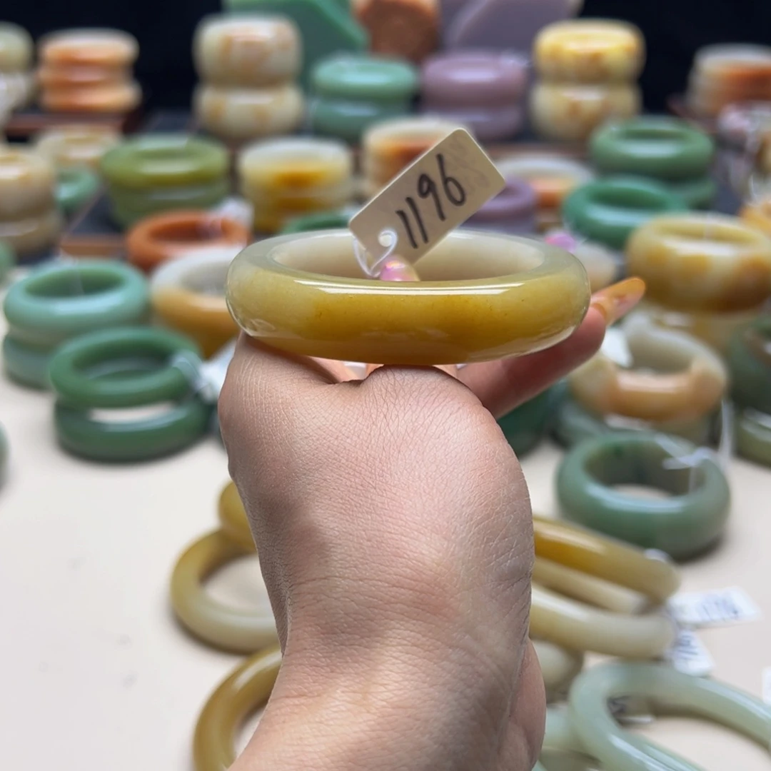 石英岩玉手镯未镶嵌