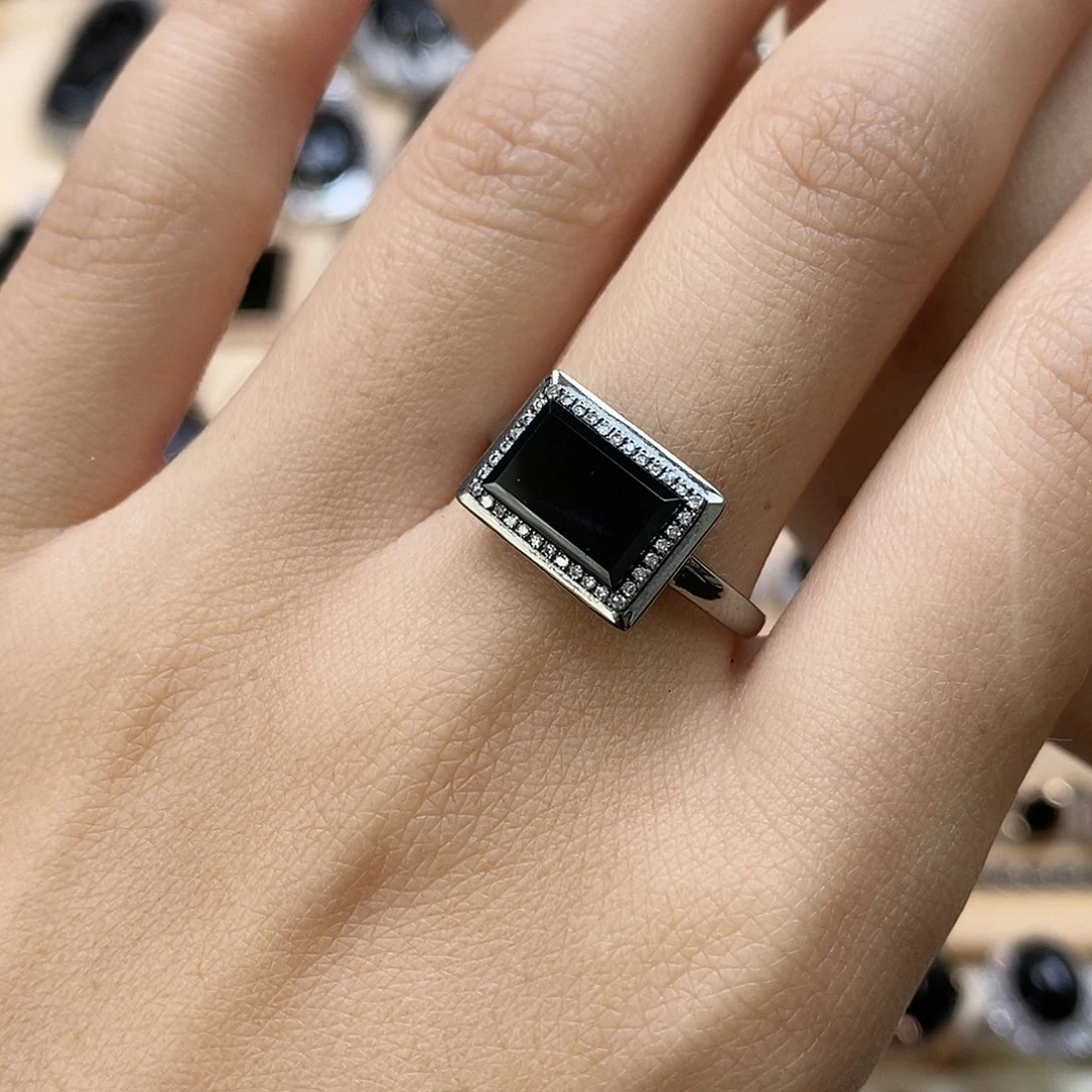 翡翠戒指18K金镶嵌天然翡翠墨翠