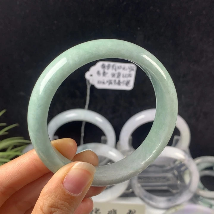 翡翠未镶嵌手镯34号。 57.8圈