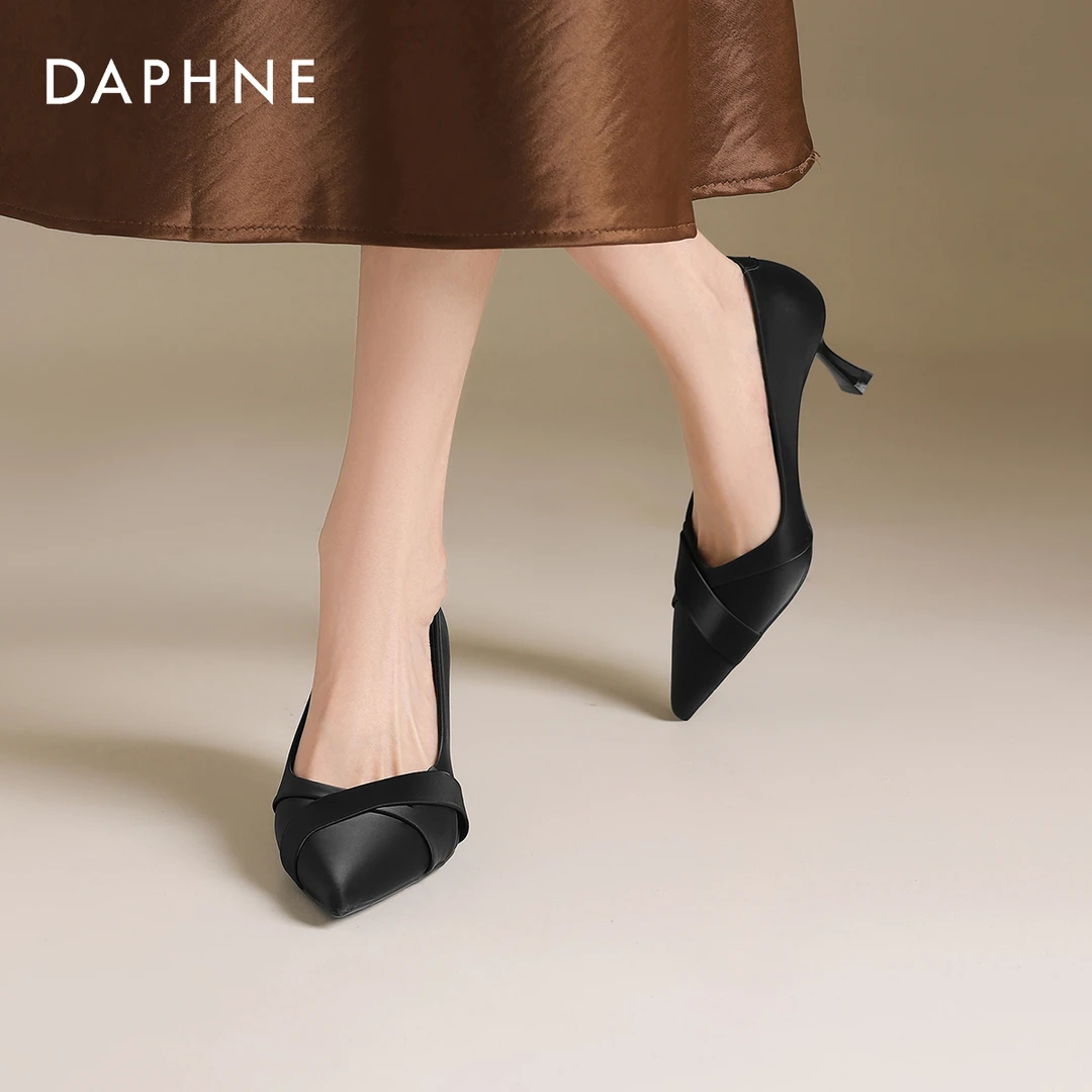 达芙妮高跟鞋女2025春季新款不累脚女鞋黑色气质浅口细跟尖头单鞋
