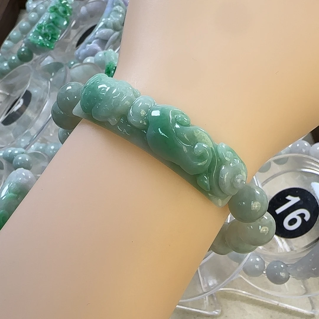 惠***_翡翠未镶嵌颈饰手牌