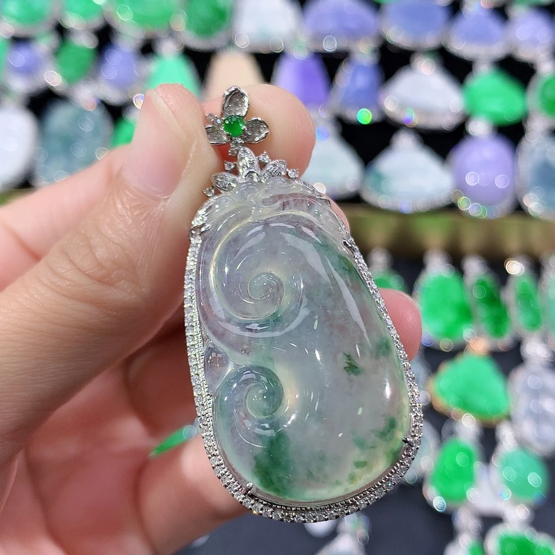 翡翠18K金镶嵌颈饰