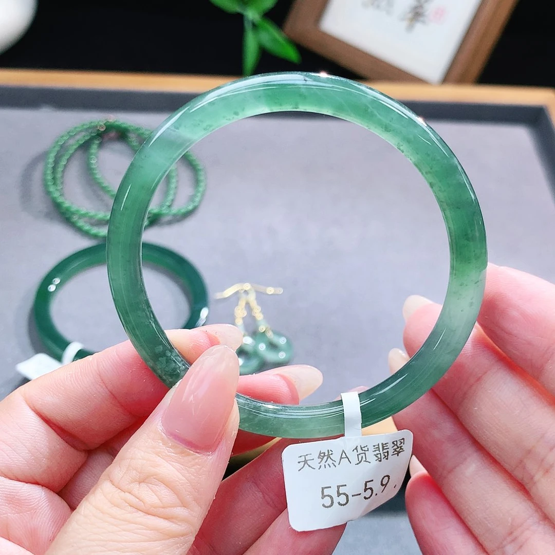 翡翠手镯（圆镯）未镶嵌