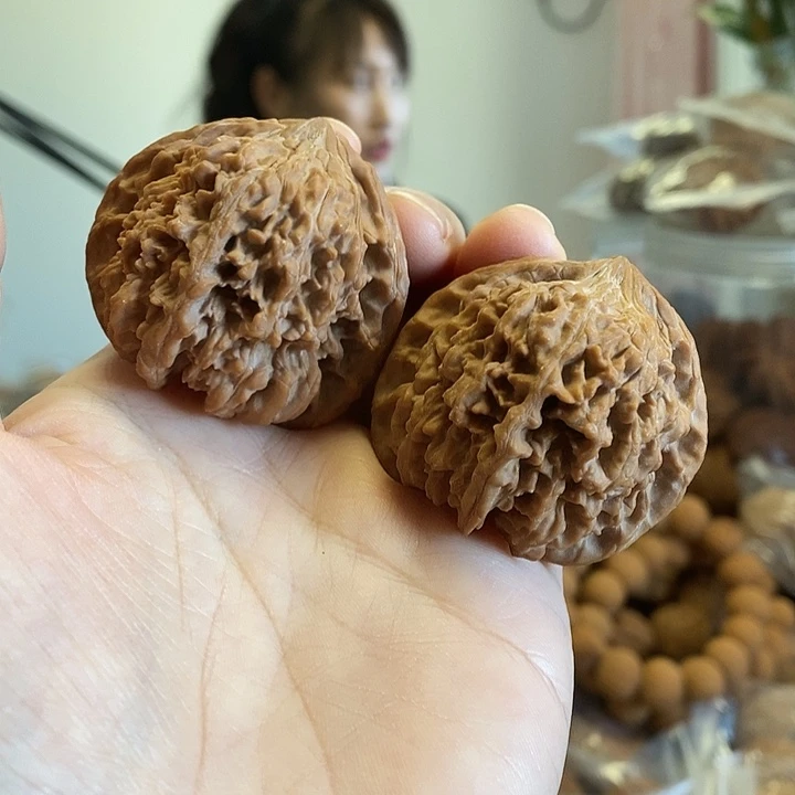 文玩核桃把件44红皮凹底满天星