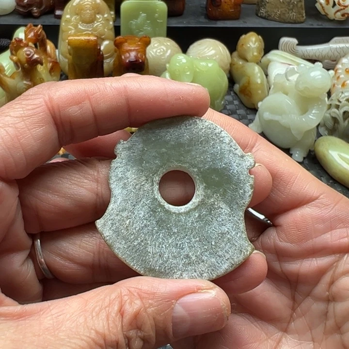 颈饰未镶嵌和田玉（糖玉）